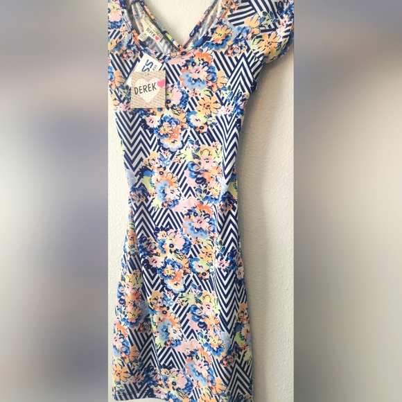 🔥BNWT Junior's Floral Cut Out Open Back Mini Dress by Derek Size M - Picture 5 of 5